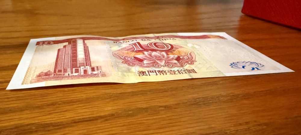 Wavy-Banknote-From-Macau