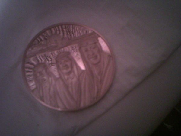 Saudi-Arabian-Unknown-Deco-Coin-Needs-Translating-Etc-Please.
