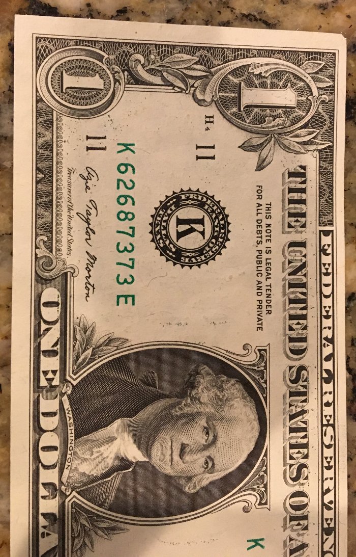 Error-On-Sequential-One-Dollar-Bills-1977-Never-Circulated