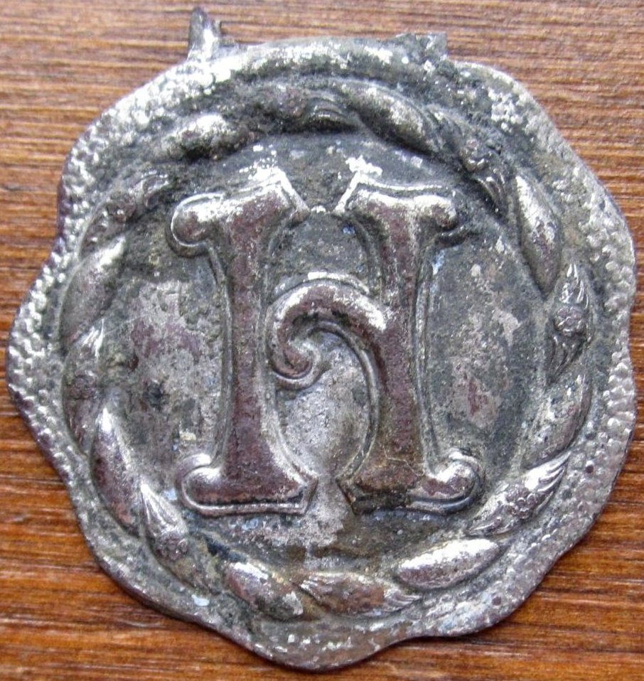 Capital-H-Scalloped-Edge-Medallion