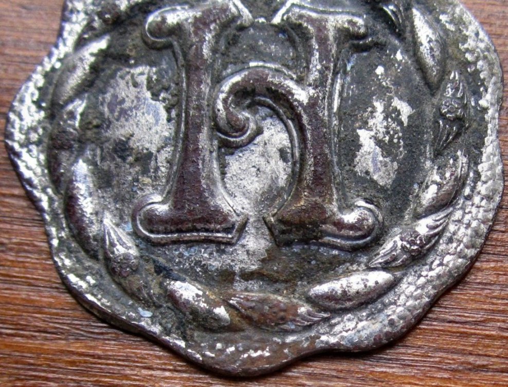 Capital-H-Scalloped-Edge-Medallion