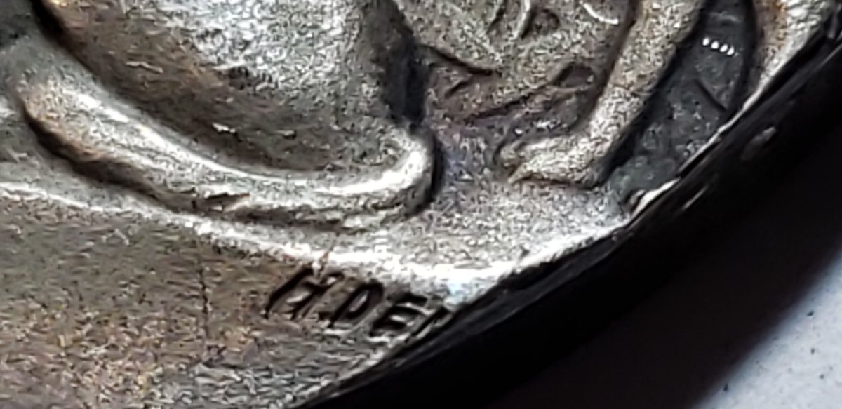 Medallist-Signature-Hde?