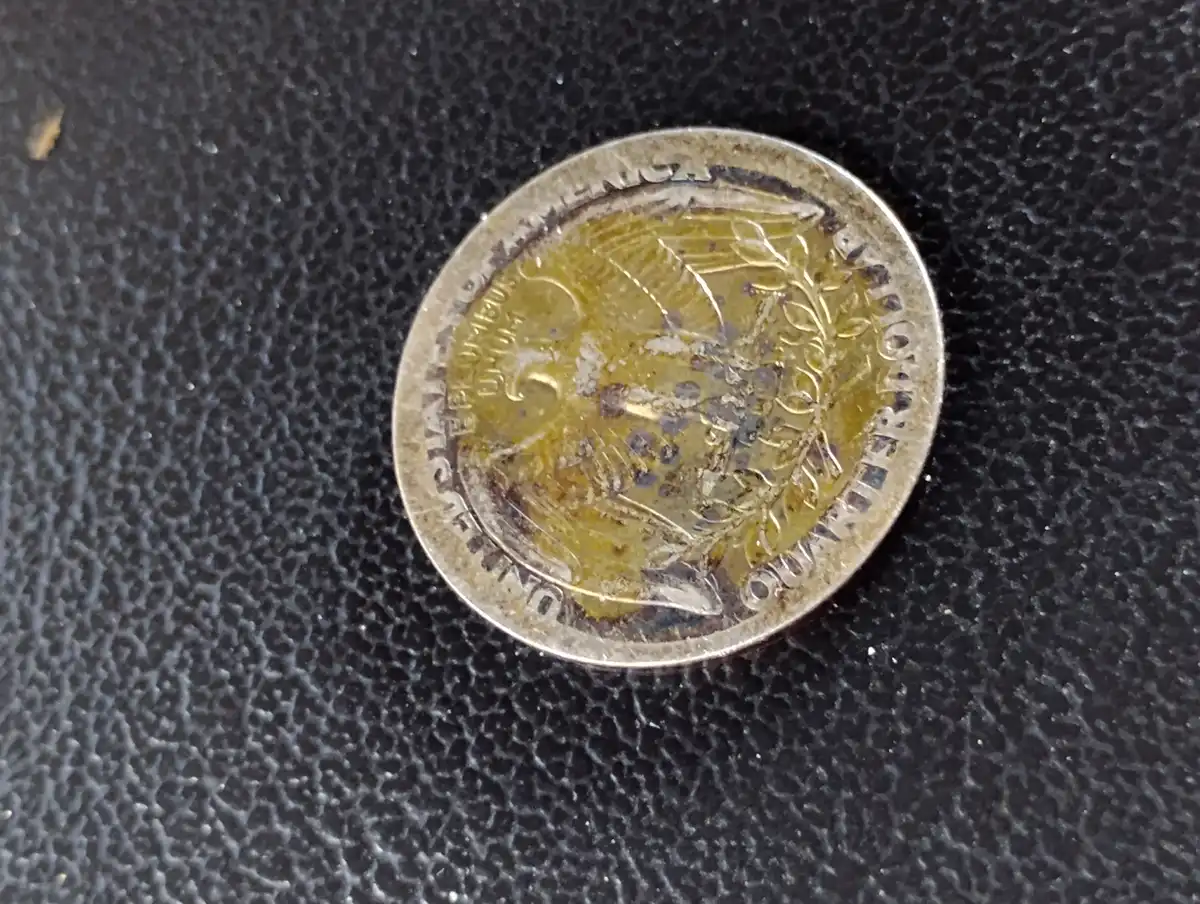 1998-Quarter.-I-Don't-Know-If-This-Has-Been-Purposely-Altered-Or-Not