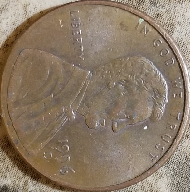 1996-D-Lincoln-Cent-With-Obverse-Die-Chip-Looks-Like-Elongated-9