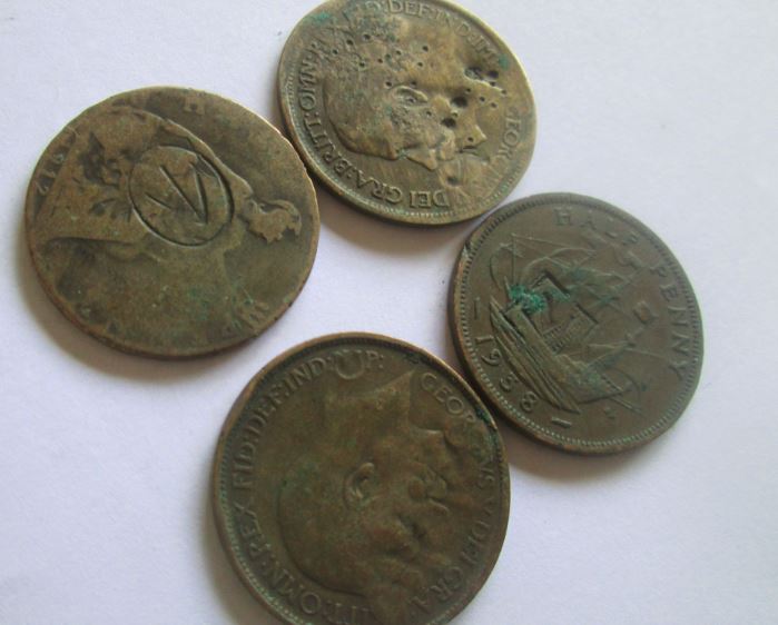 Unidentified-British-Half-Penny-Tokens-Broad-Arrow-J20,-Jw,-23/4/14