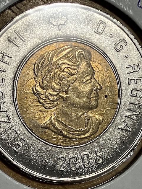 Fake-Camel-Toe-2005-Toonie-With-Reverse-And-Obverse-Die-Cracks
