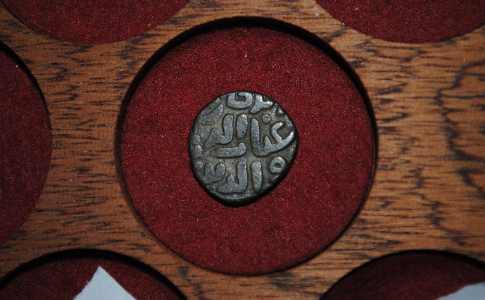 Indian-Coins-That-Need-Identifying-Id:-Admixture-Of-Mughal,-Delhi-Sultanate-And-Princely-States
