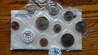 Whoa..-Anyone-Know-The-Value-Of-1982-&-1983-Mint-Sets?
