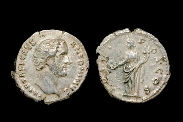 Antoninus-Pius---Libertas