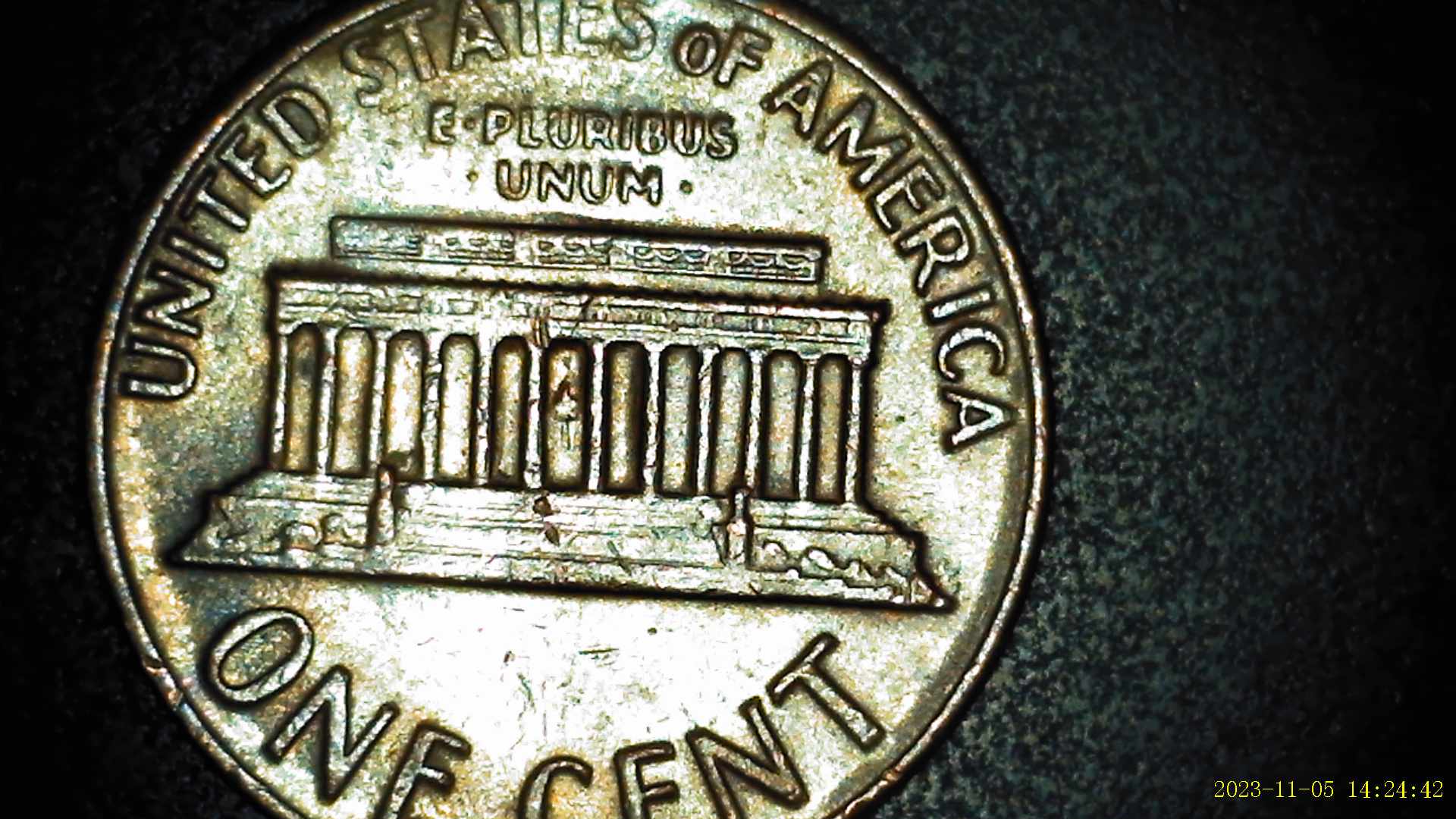 1970-D-Lincoln-Memorial-Penny-Reverse-Extra-Material-2nd-U-Of-Pluribus