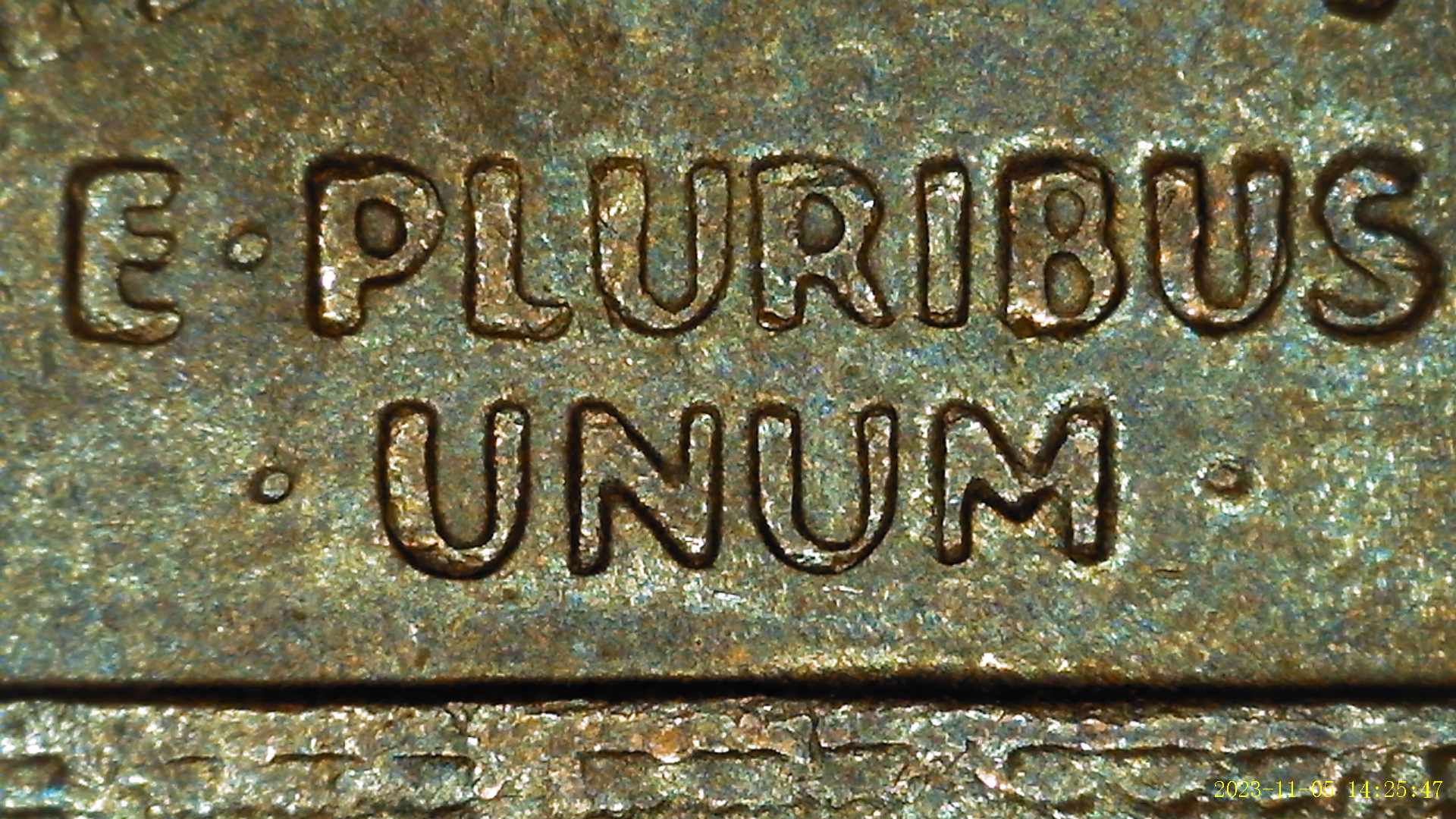 1970-D-Lincoln-Memorial-Penny-Reverse-Extra-Material-2nd-U-Of-Pluribus