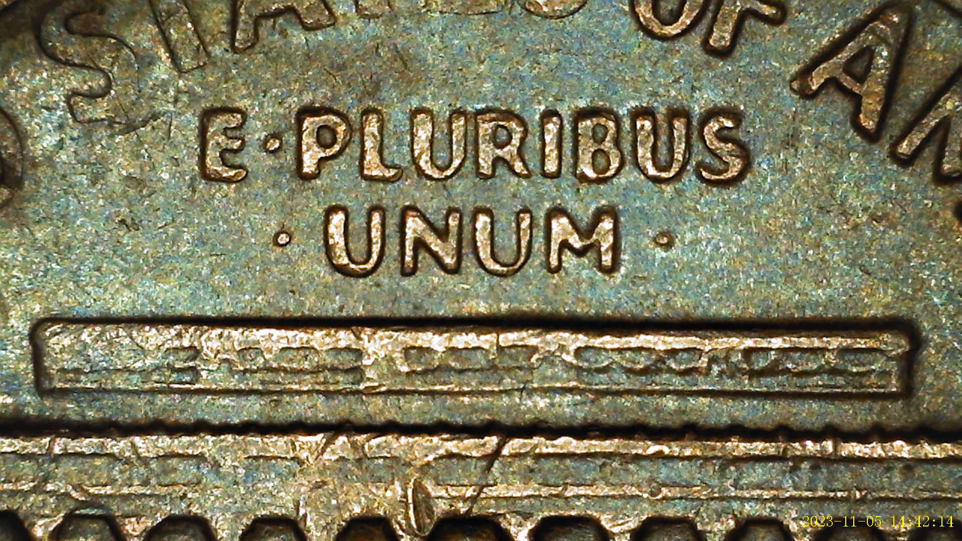 1970-D-Lincoln-Memorial-Penny-Reverse-Extra-Material-2nd-U-Of-Pluribus