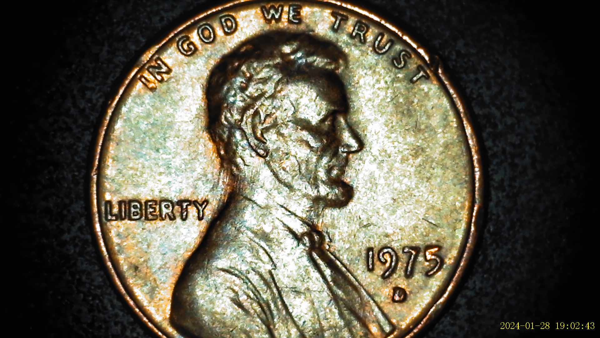1975-D-Lincoln-Memorial-Penny-Appears-To-Show-Doubling-At-Date