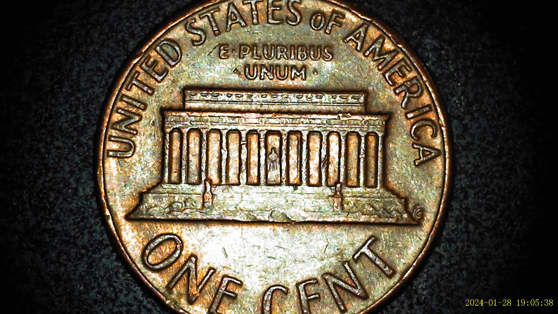 1975-D-Lincoln-Memorial-Penny-Appears-To-Show-Doubling-At-Date