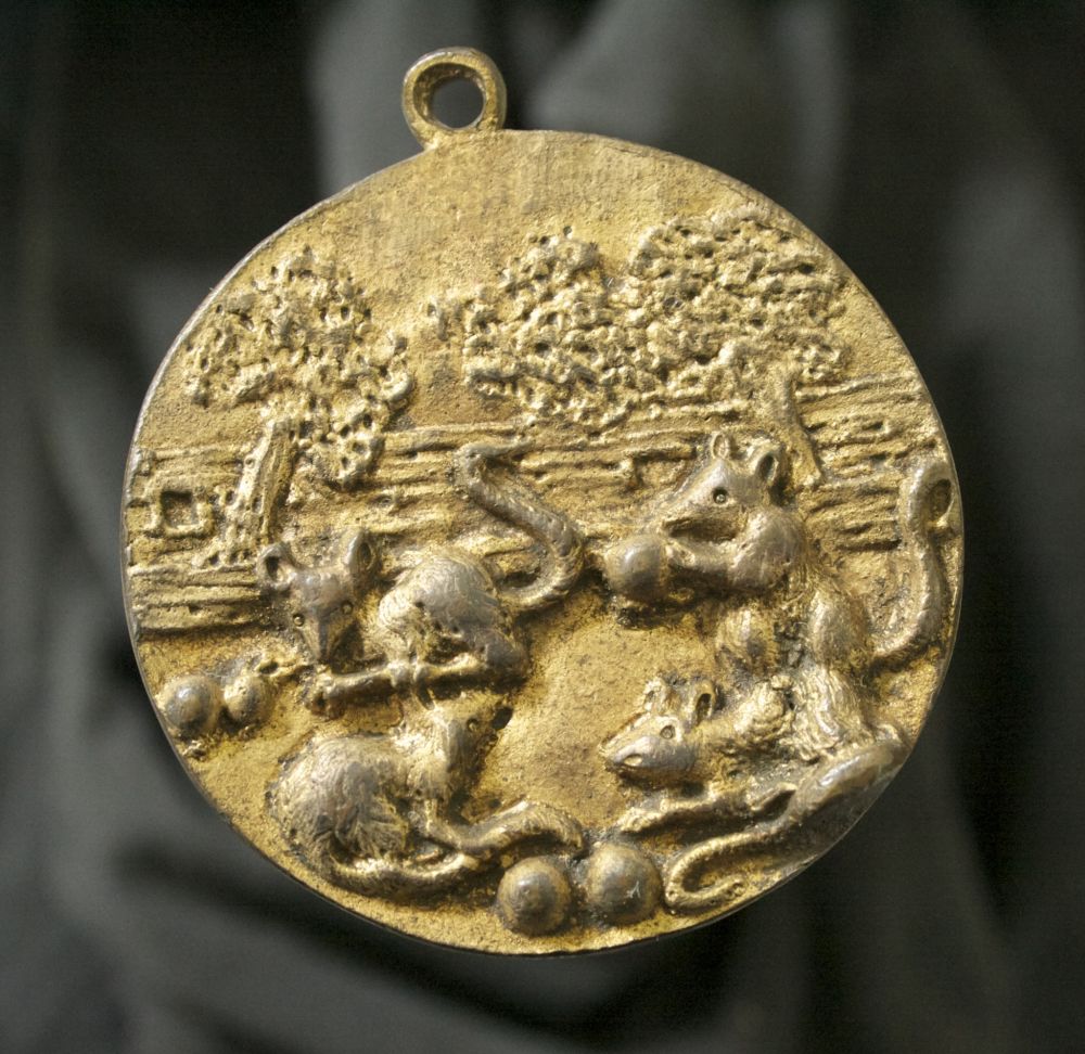 Please-Help-Me-To-Identify-This-Medal.