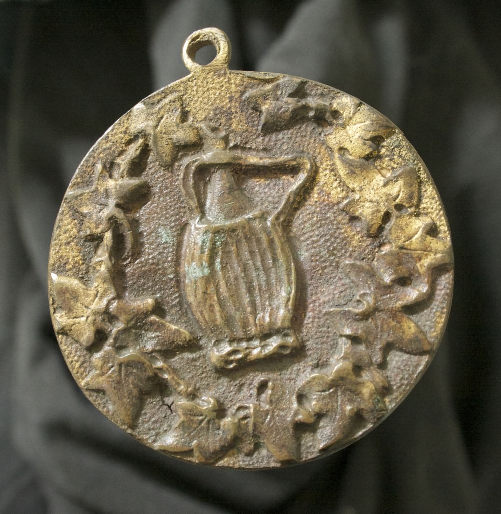 Please-Help-Me-To-Identify-This-Medal.