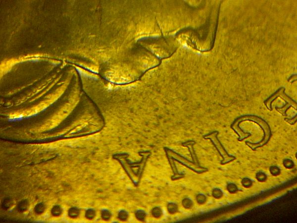 2005-Canadian-Dollar-Dot-Under-Queens-Chin