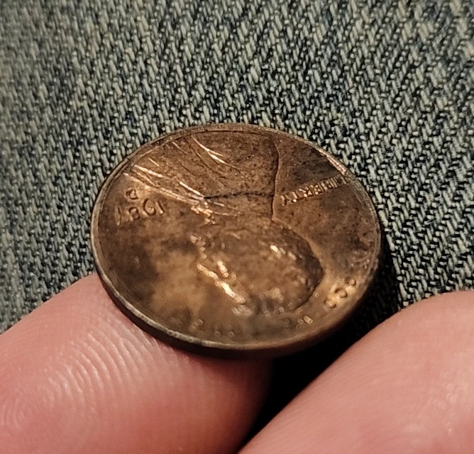 1987-D-Penny---Cracked-Die?