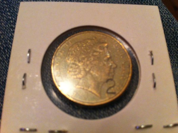 Year-2000-Australian-$1-Error-Coin?-Need-Help-: