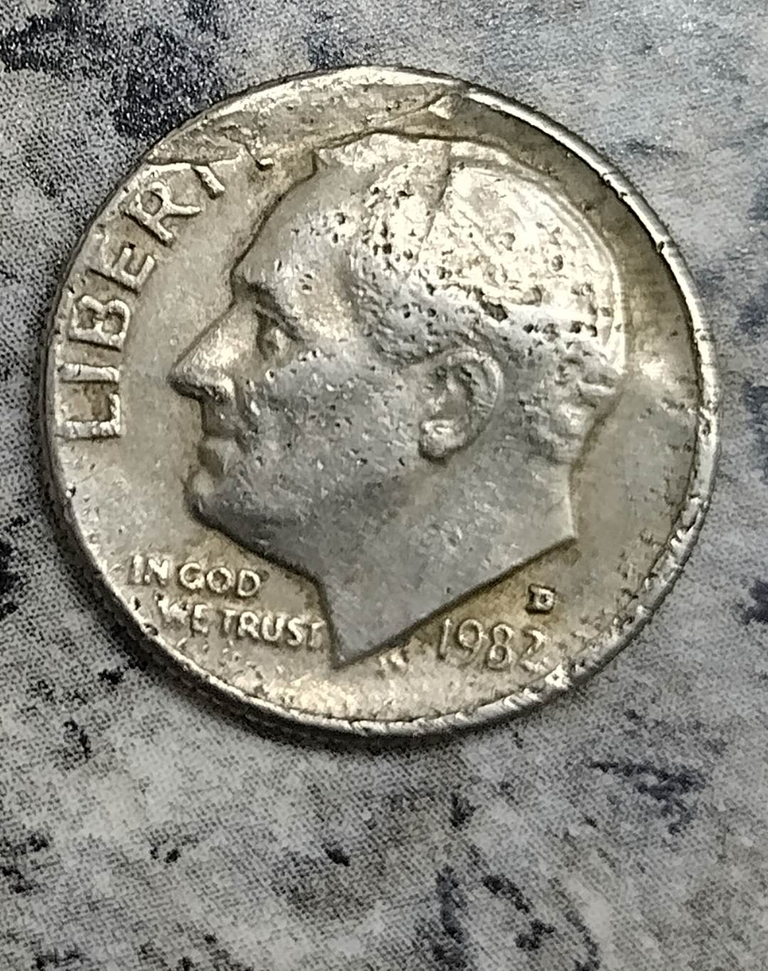 1982-Dime-Half-Clipped-Planchette-Poss-DDR-Or-Damaged?