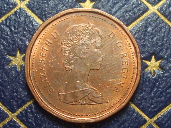 Grade-These-1985-Pointed-5-&-2006-No-P-No-Logo-Mag,-Cents