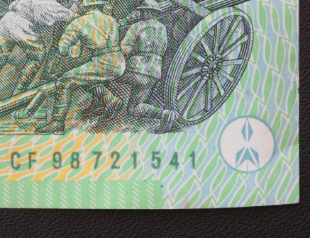 Does-Your-$100-Cf98-Have-An-Odd-Cut-Bottom-Right-Corner?
