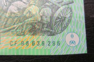 Does-Your-$100-Cf98-Have-An-Odd-Cut-Bottom-Right-Corner?