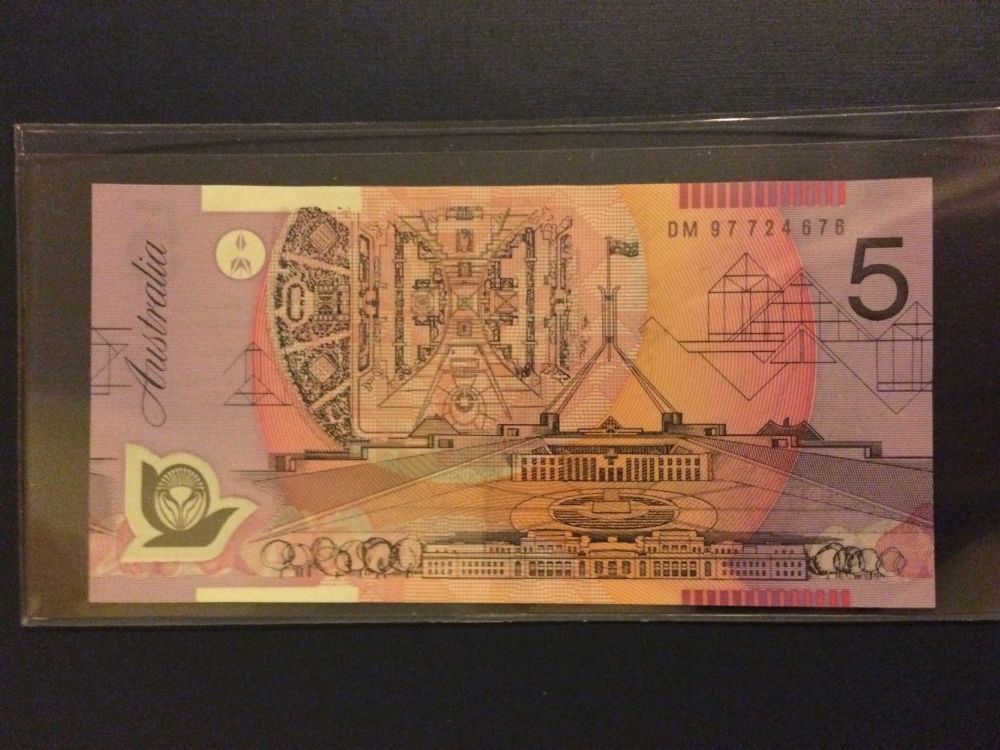 Help-With-Facts-An-AU-$5-Note-And-A-NZ-$5-Note