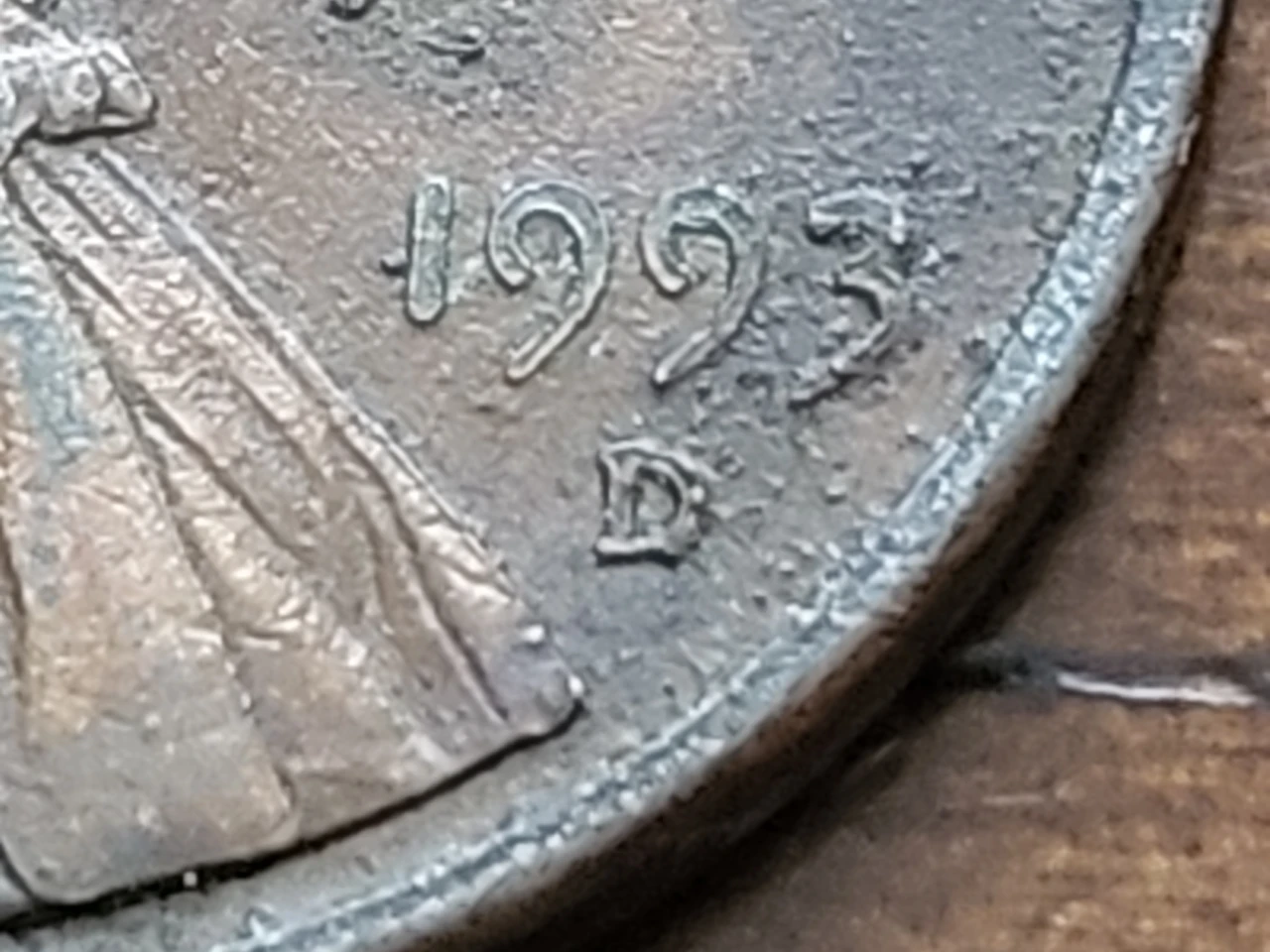Is-This-1993-D-Lincoln-Memorial-Cent-An-Error?
