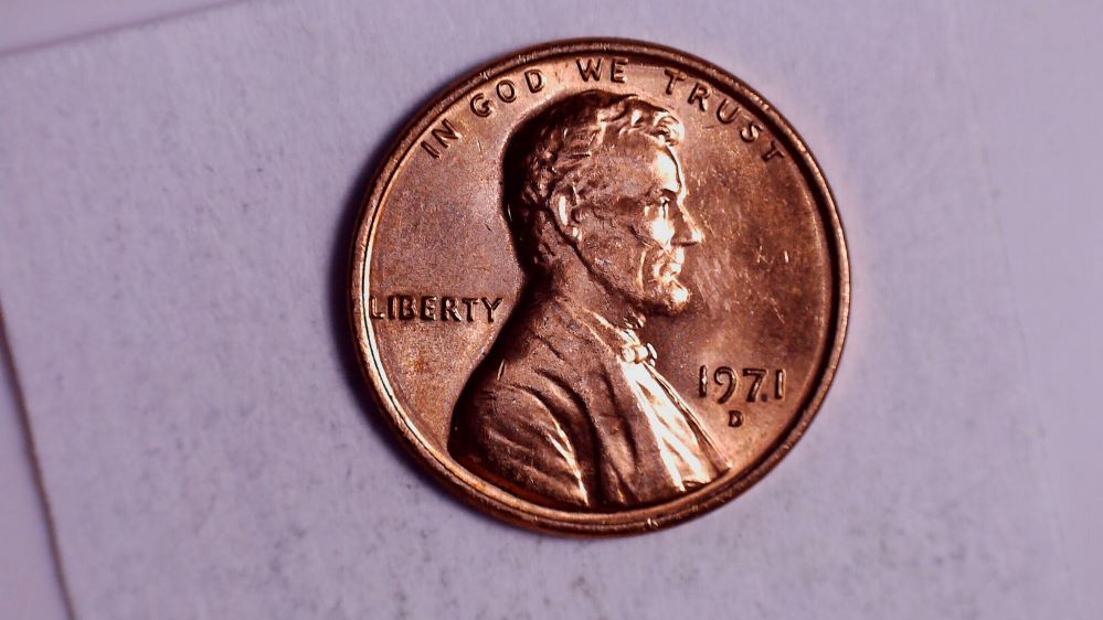 Curious-Crop-Circle-Around-The-Mintmark-Of-This-1971-D-Lincoln-Cent