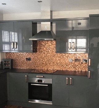 Woman-Transforms-Kitchen-Walls-Using-6,500-Penny-Coins