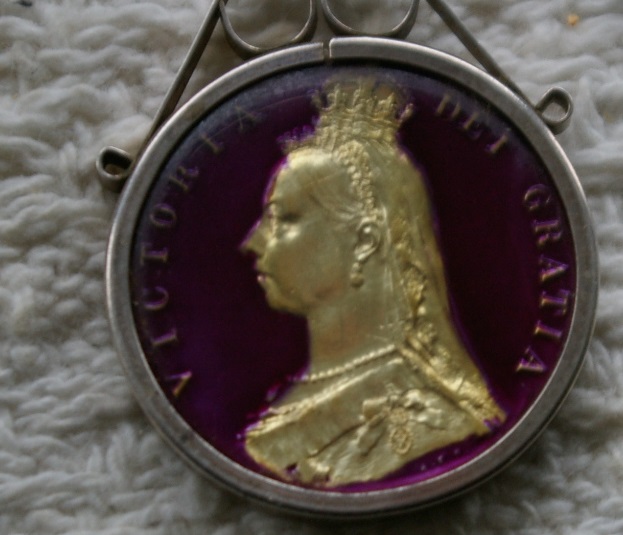 GB-Victoria-Enamelled-Half-Crown-Pendent-Id/-Authenticity