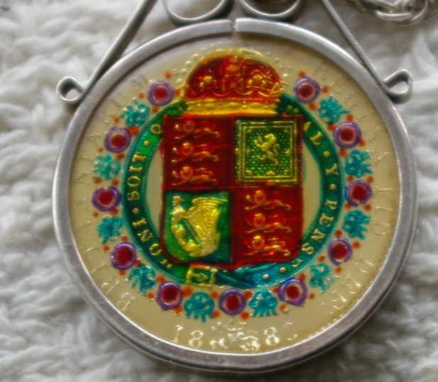 GB-Victoria-Enamelled-Half-Crown-Pendent-Id/-Authenticity