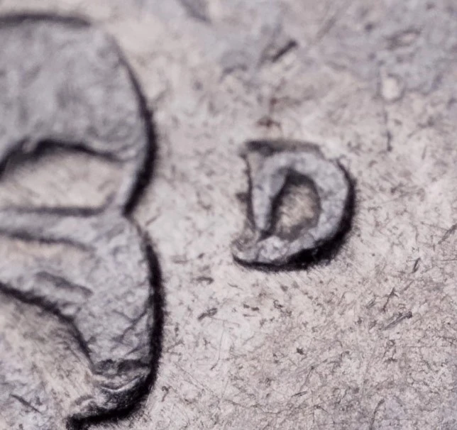 1985-D-Quarter-Mint-Mark-Is-Tilted?