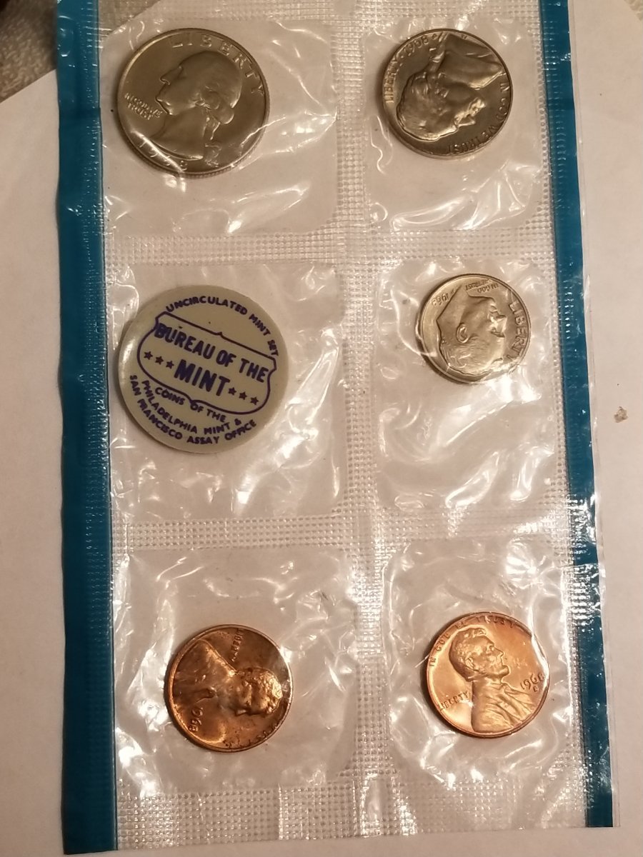 Have-A-1968-Philadelphia-Mint-Set-With-An-Error-Coin,-Can-I-Open?