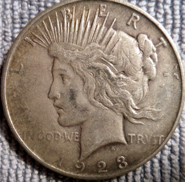 192?-Peace-Dollar-Is-It-A-3-Or-An-8?