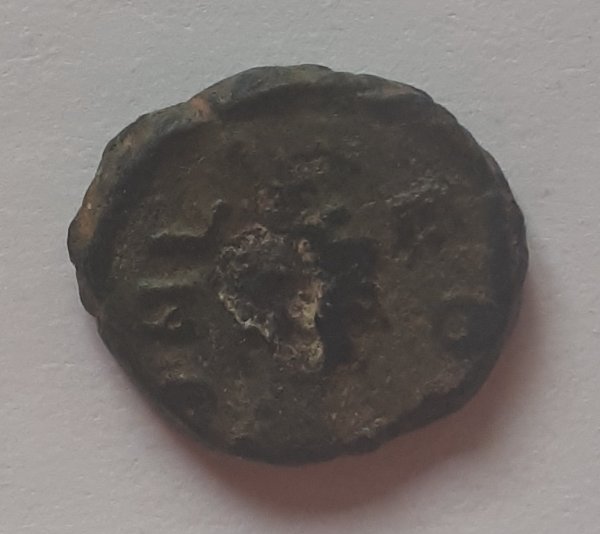 Weird-Leo-I-Ae4---Planchet-Flaw-Or-Remnants-Of-Ancient-Nail?