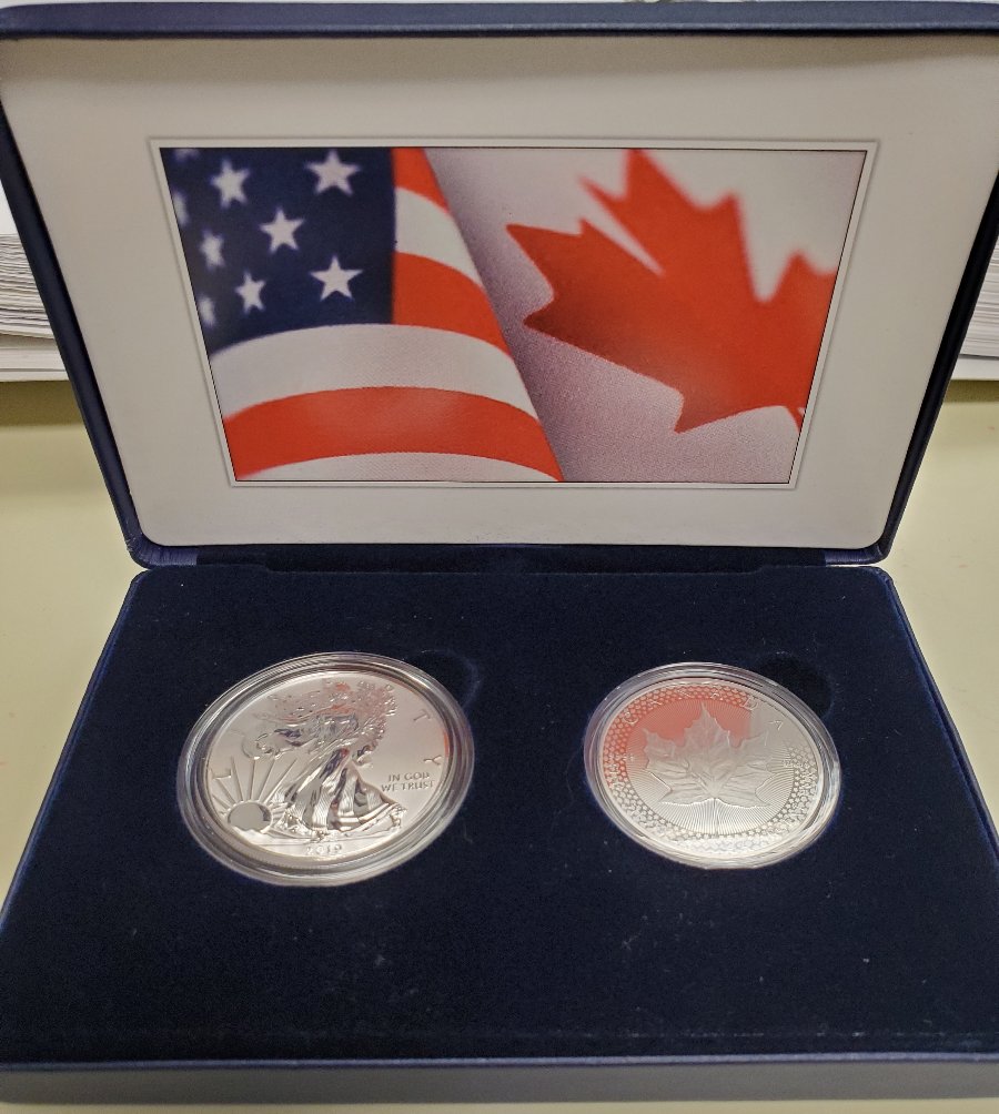 Spots-On-Maple-Leaf-In-Pride-Of-Two-Nations-Set