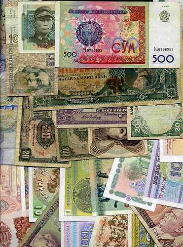 100-World-Banknotes