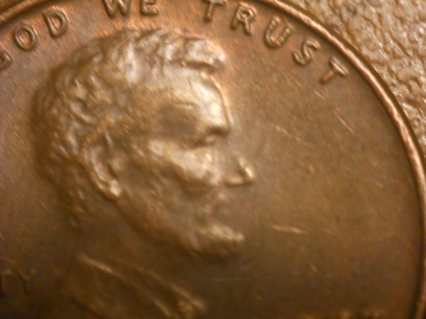 Lincoln-1977-D.-Missing-Part-Of-Nose?-DD-Liberty?