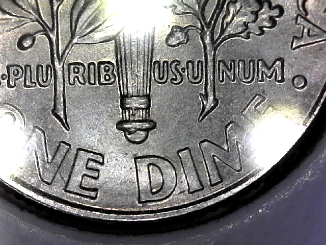 2007-P-Dime-With-Broken-Band-And-Tear-Drop-Like-At-The-Base-Of-The-Torch.