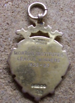 Badge:-Hand-Of-Cards,-1922-23-Winners
