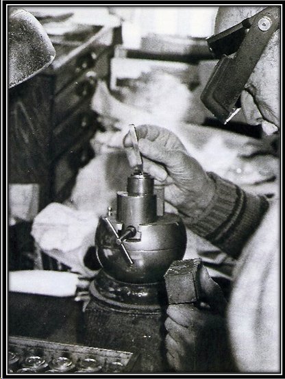 1953-D-1c-RPM-Secondary-D-Into-Vest-Of-Lincoln