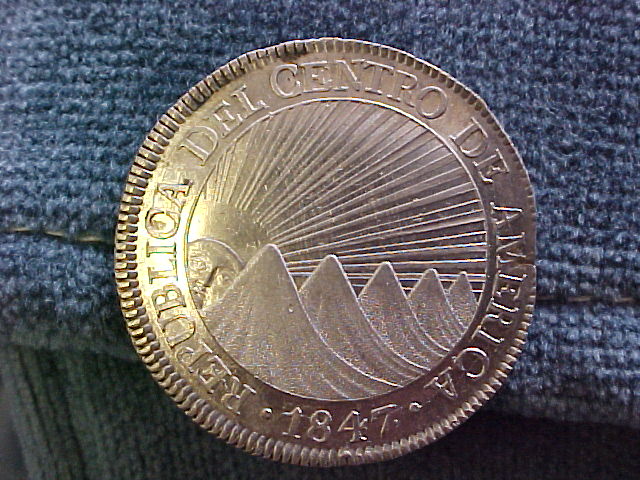 1847-Republica-Del-Centro-De-America-8-Reals-Help