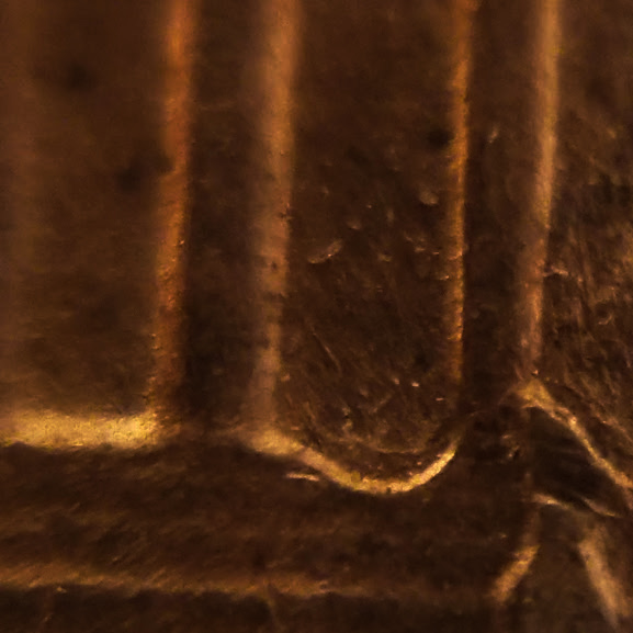 1980-Penny-Small-Detail-In-The-Lincoln-Memorial...what-Could-It-Be?