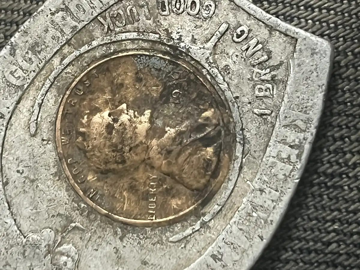 1930-Lincoln-Cent---Reverse-Is-Lower-In-Center-And-Higher-On-Sides?