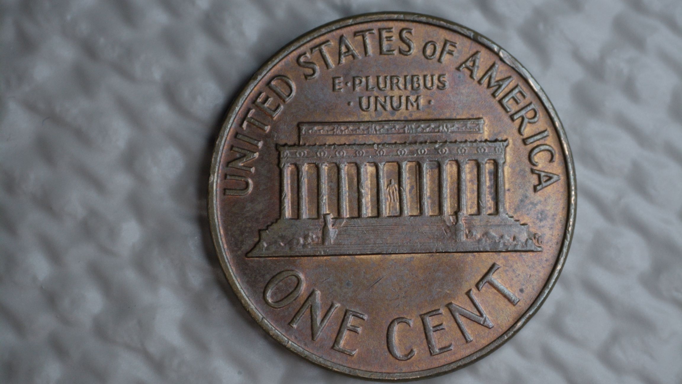 1964-Lincoln-Memorial-Penny.-Interesting-Color