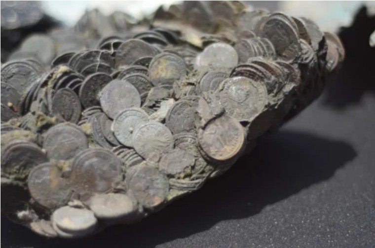 Thousands-Of-Ancient-Coins-Found-Near-Sardinia