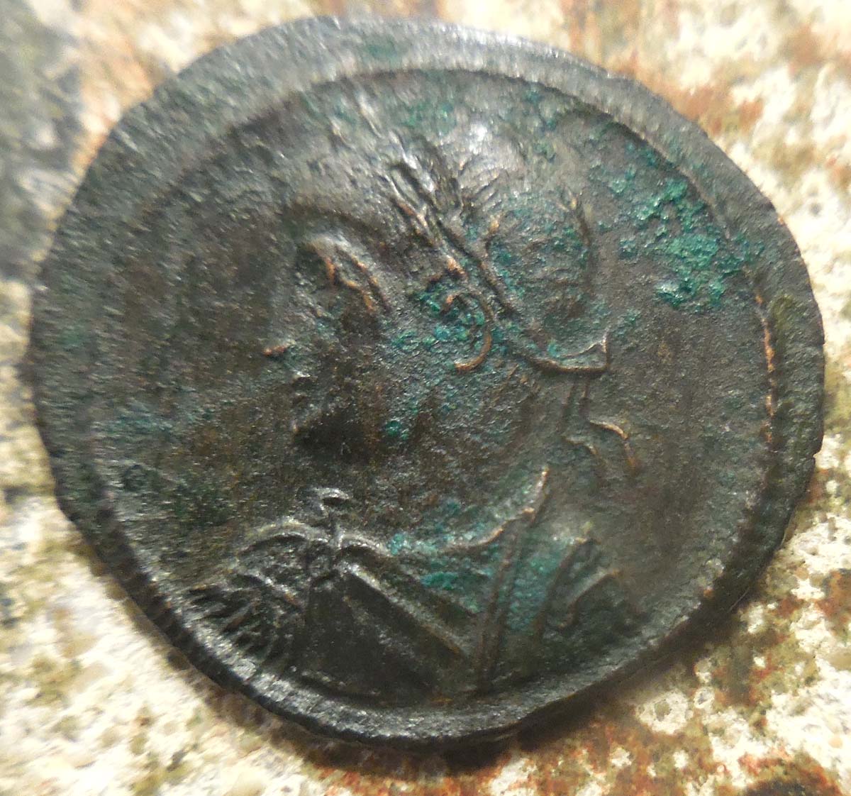 Very-Rare-Anepigraphic-Type:-Constantius-II.-As-Caesar,-�-Follis-Antioch
