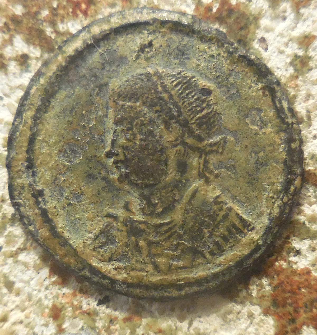 Very-Rare-Anepigraphic-Type:-Constantius-II.-As-Caesar,-�-Follis-Antioch